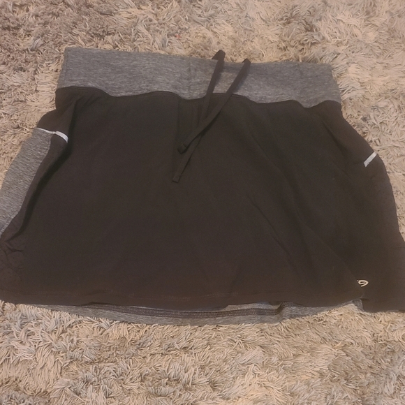 Champion work out bottoms - Picture 2 of 3